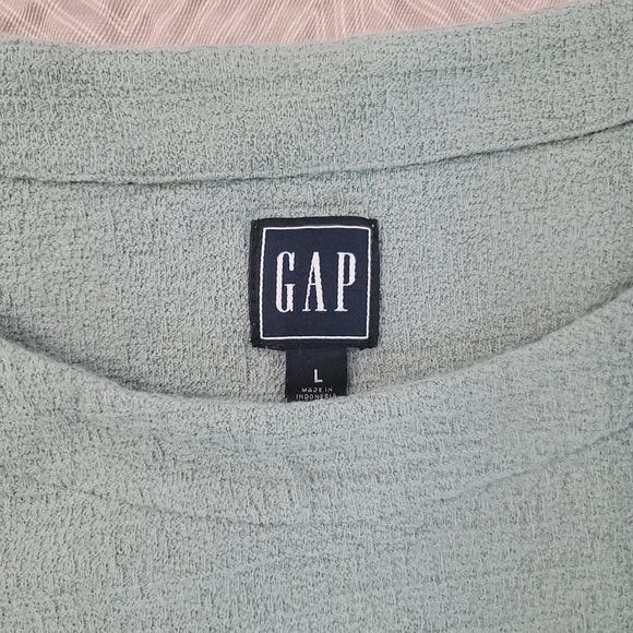 EUC Gap Gauzy Relaxed Cropped Pocket T-Shirt - Picture 4 of 6